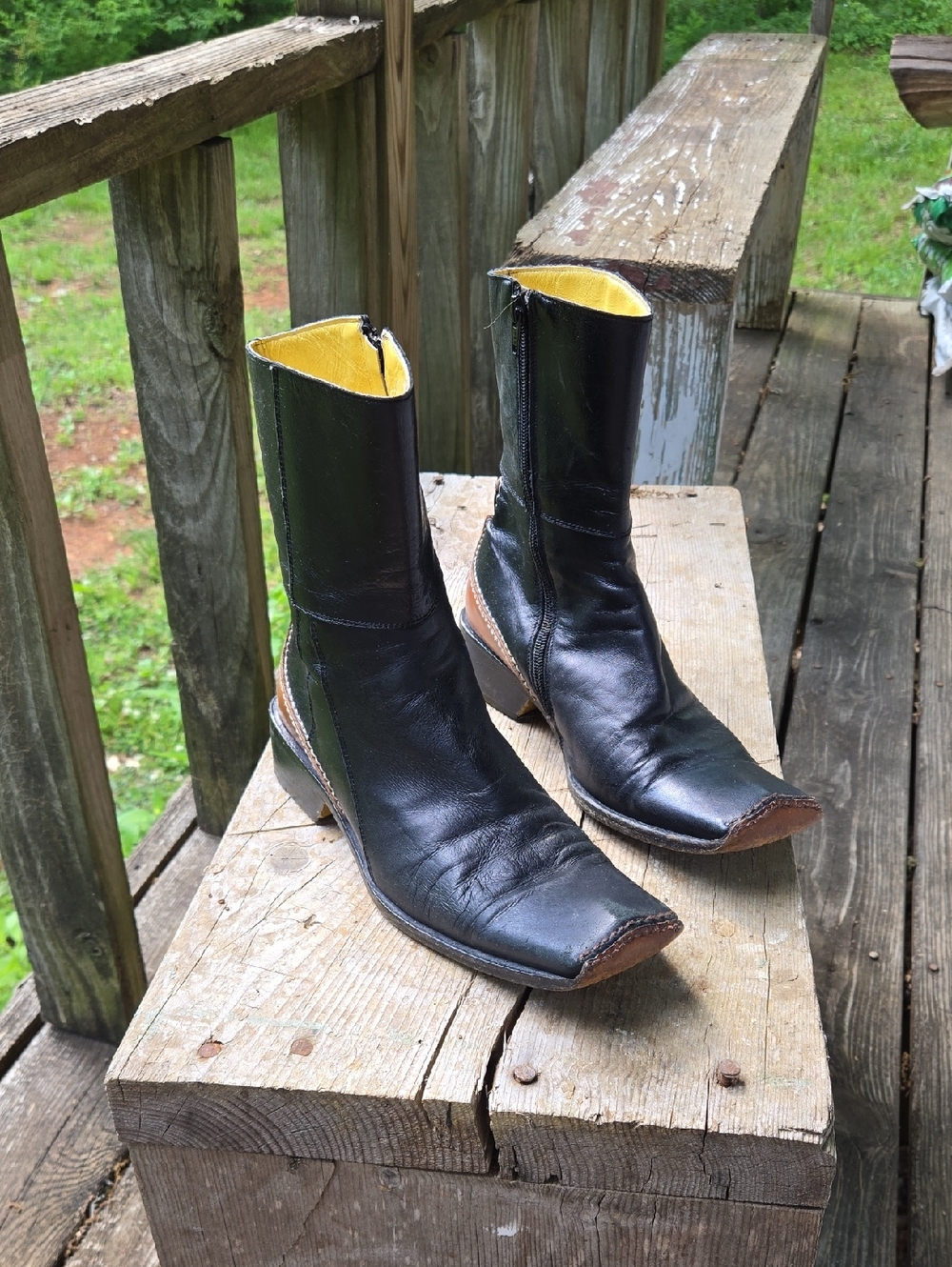 Black Leather Ladies Boots. Unknown Brand. Size 38. Good Condition.